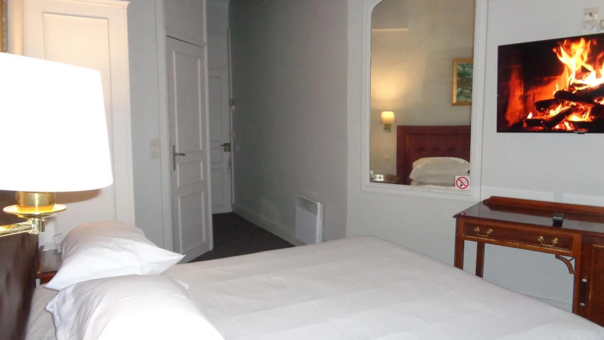 ***  Hotel Les Degres De Notre Dame Paris France